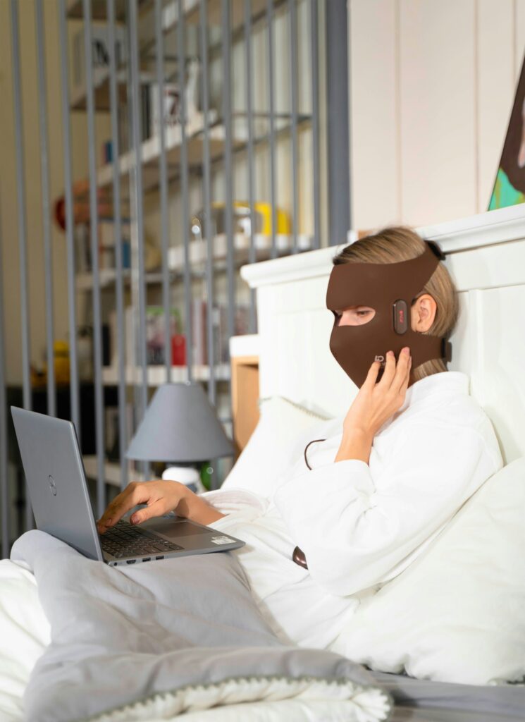 LED-mask i Sverige och Norge: samma ljus, olika villkor